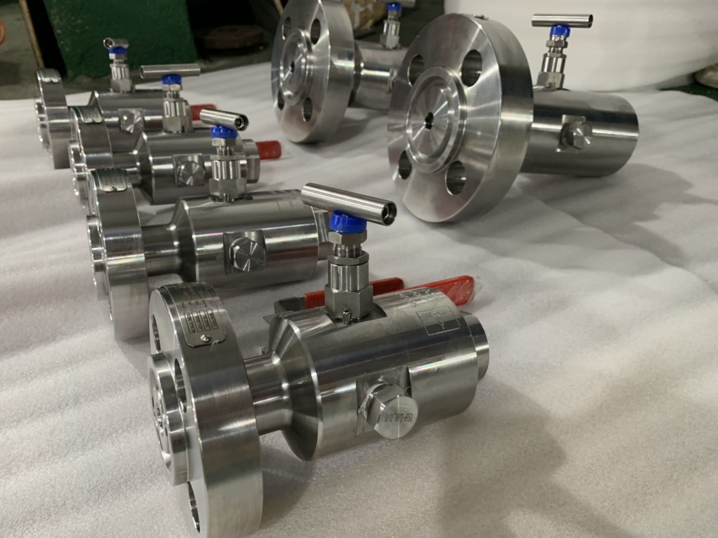 Double Block and Bleed Valve Products SINO BALL VALVE CO.,LTDDBB VALVESDOUBLE BLOCK&BLEED